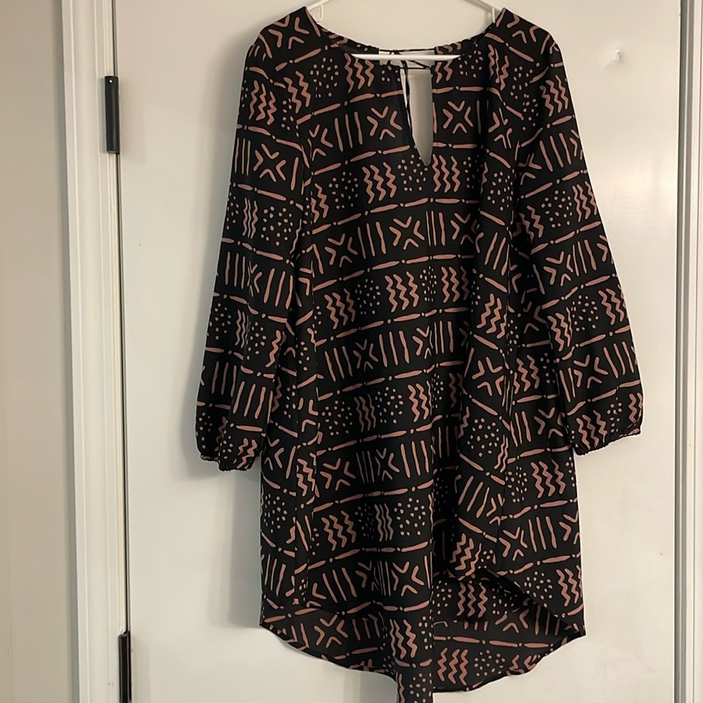 Adorable patterned satin mini dress.